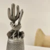 dedal de peltre decorativo con Correcaminos