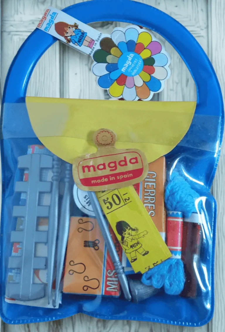 Costurero de juguete de la marca Magda