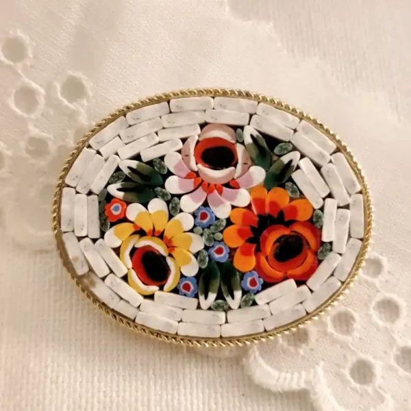 broche vintage de micromosaico de vidrio de Murano