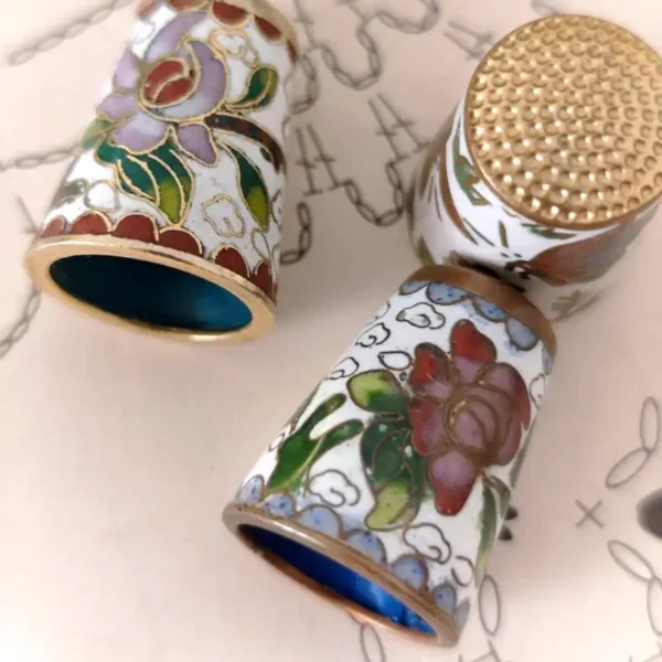 Detalle dedales cloisonné