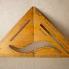 Regla de sastre de madera, objeto vintage mostrado abierto